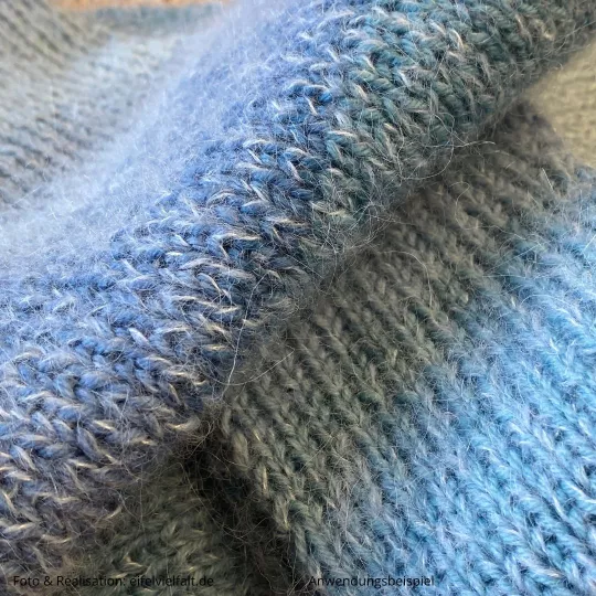 Kuscheliger Schal in hellblau mit Alpaka, Kaschmir und Seide - Dreiecksschal Hohe Warte Strickanleitung