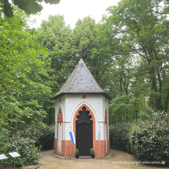 Marienkapelle im Wald bei Sinzenich als 6-Eck erbaut Marienkapelle im Wald bei Sinzenich als 6-Eck erbaut
