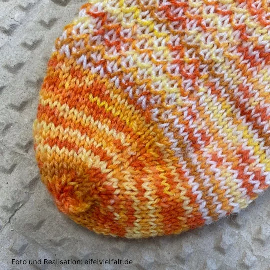 Bandspitze mit Maschenstich bei der Sneakersocke "Motte"