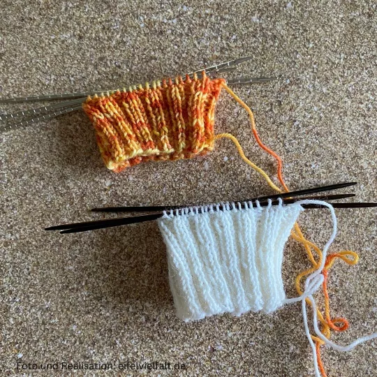 Sneakersocken "Motte" 2 gestrickte Bündchen auf dem jeweiligen Nadelspiel