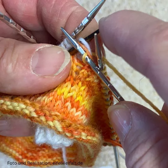 Zusammenstricken von 2 Bündchen