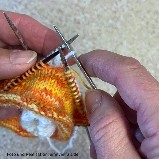 doppeltes Bündchen werden zusammengestrickt