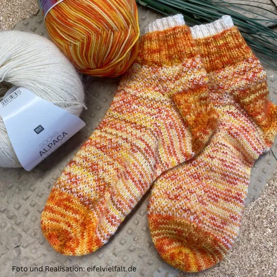 Sneakersocken selber stricken mit doppeltem Bündchen und Broken Seed Stitch