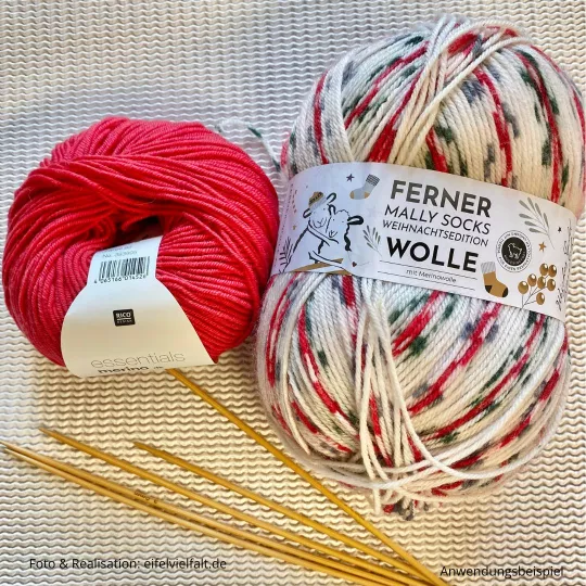 1 Knäuel Mally Socks Weihnachtsedition 2025 Farbe 22.12.25 und 1 Knäuel essentials Merino dk in rot und 1 Nadelspiel 3mmverlauf, 2 Knäuel Baby Silk Lace solid in hellblau und 1 Rundnadel Nr. 3,5mm