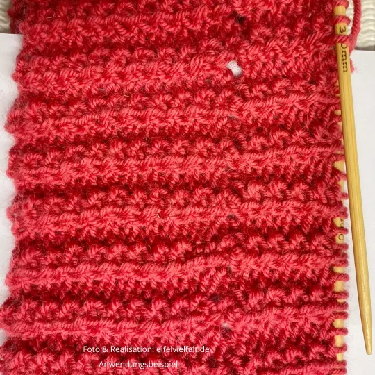 Mausezähnchen Lochmuster als Bruchkante für den Mützenumschlag aus roter Merinowolle