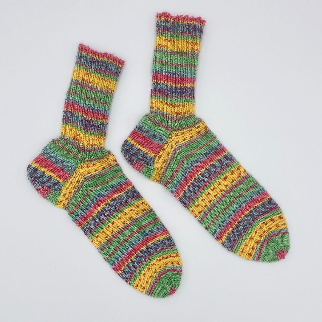 Gesocks Opal Sockenwolle handgestrickte Socken Laubgeflüster Vogelzwitschern Gr. 40/41 ohne Naht Rippentechnik Zwillingssocken