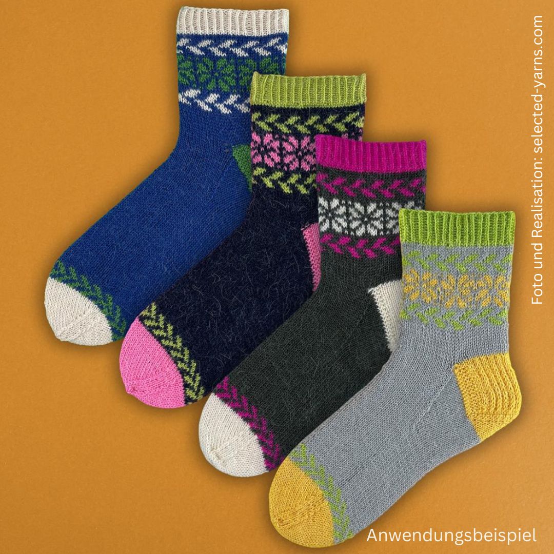 	

Sockenwolle Edelweiß Alpaka Socken mit Blumenranke in versch. Farbkombinationen gestrickt