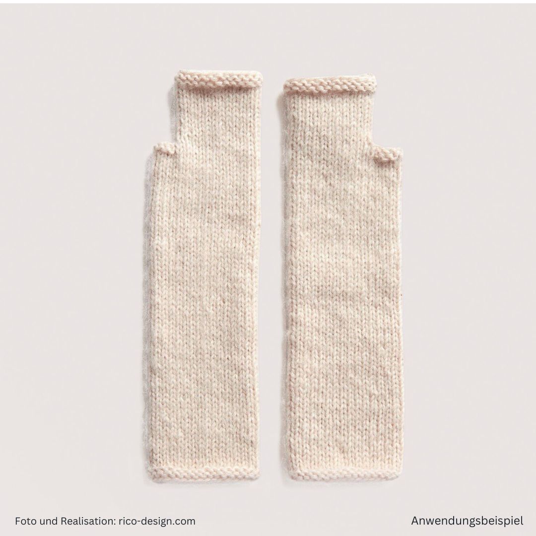 Anleitungsheft zum Stricken Luxury Knits Premium Natural Fibres - Handstulpen in wollweiß