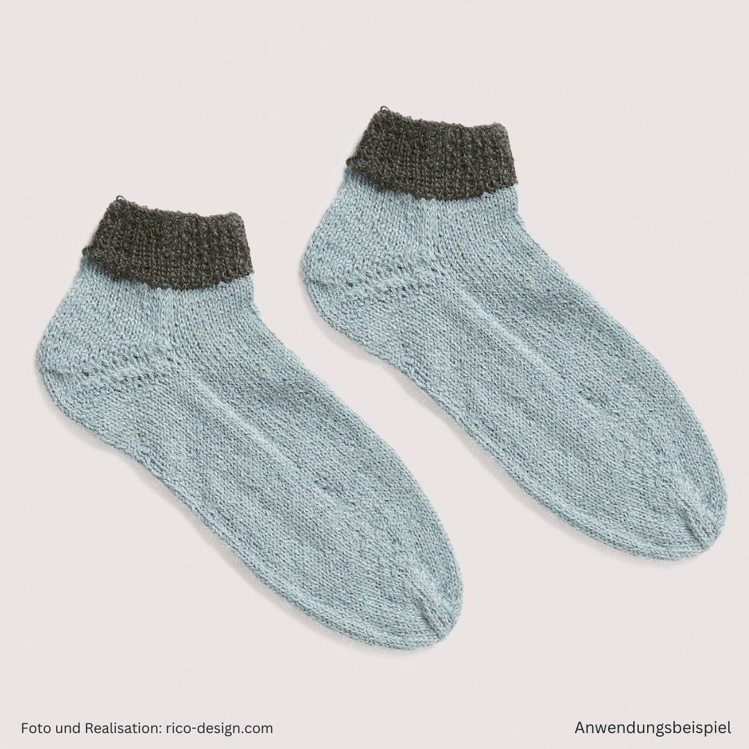 Anleitungsheft zum Stricken Luxury Knits Premium Natural Fibres - 2-farbige kurze Socken