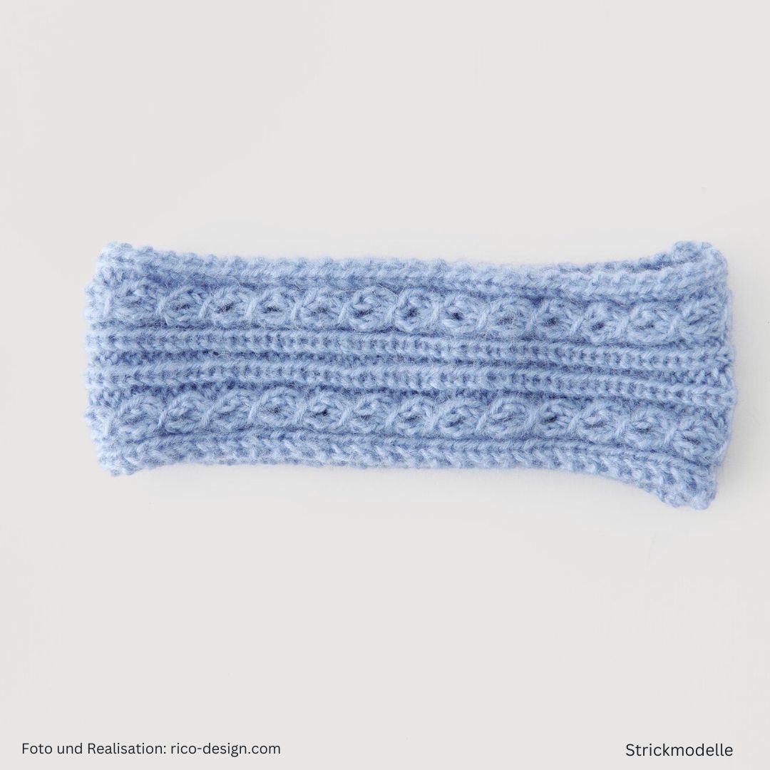 Lovewool Nr. 21 Strickanleitung Stirnband mit Zopfmuster in hellblau