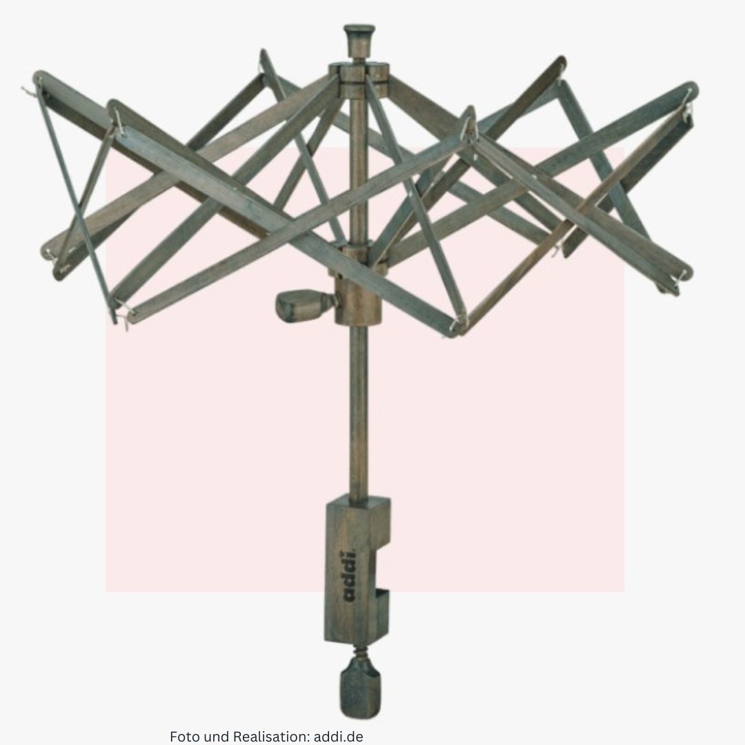 Addi Umbrella Schirmhaspel im aufgespannten Zustand - Haspel zum Wolle aufwickeln aus Holz