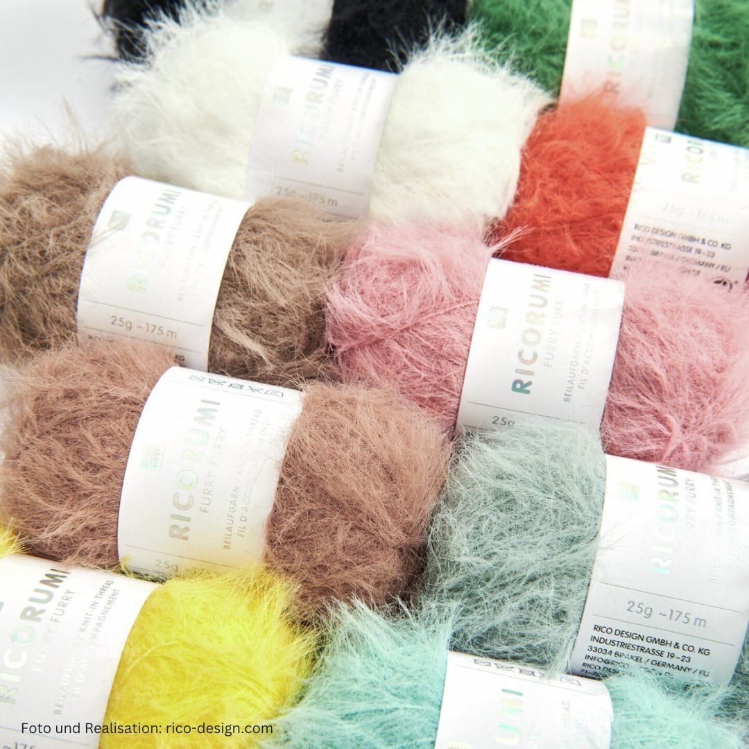 Ricorumi Furry Furry 25g 175m Flauschgarn Beilaufgarn 10 Farben als Farbauswahl nebeneinander gelegt