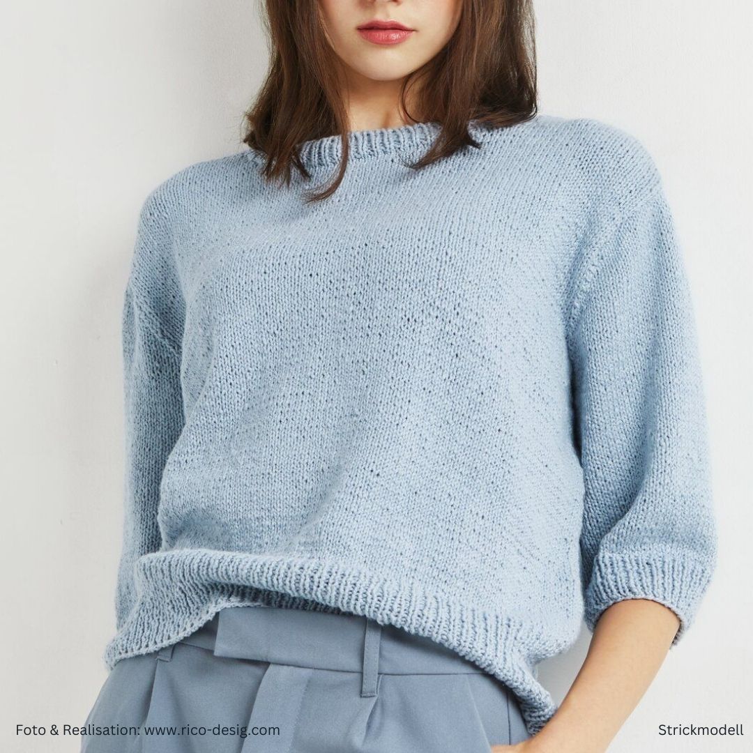 Essentials Super Cotton 50g 100% Baumwolle Muster Strickpulli mit 3/4-Ärmel in hellblau am Modell getragen