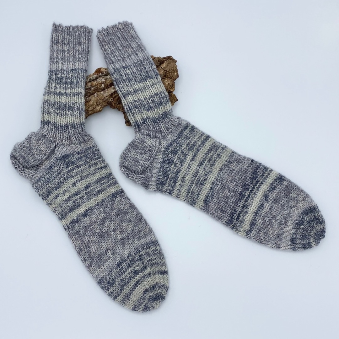 Stricksocken grau meliert Gr. 48/49 handgestrickt Stiefelsocken Rinde