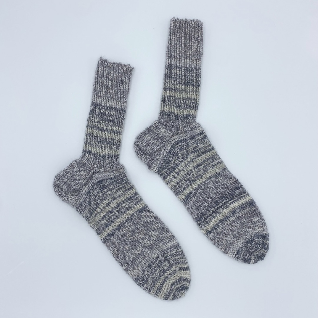 handgestrickte Socken grau meliert 6 faedig robust Stricksocken