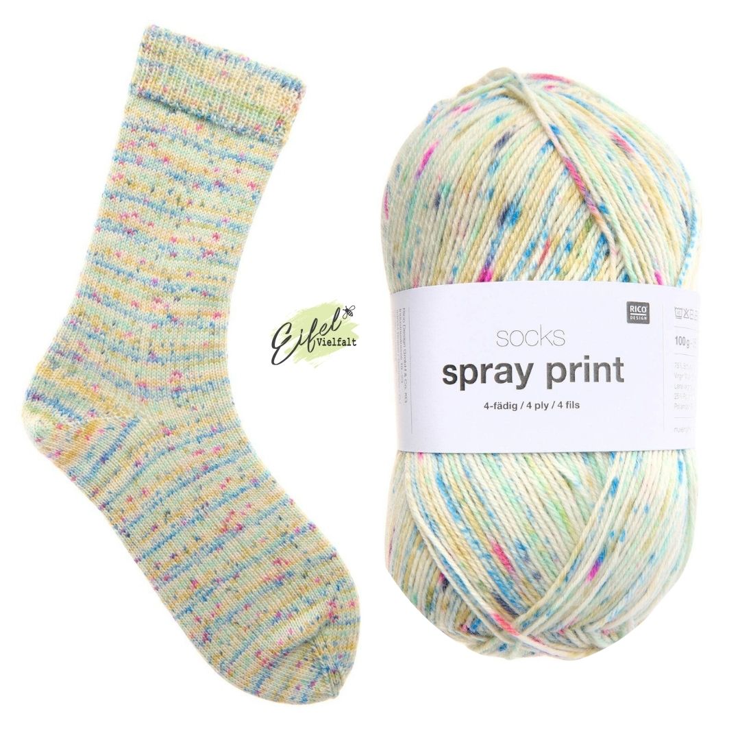 	

Sockenwolle Socks Spray Print 4-fädig 100g 380m von Rico-Design Farbe 004 beach mit gestrickter Socke und Knäuel